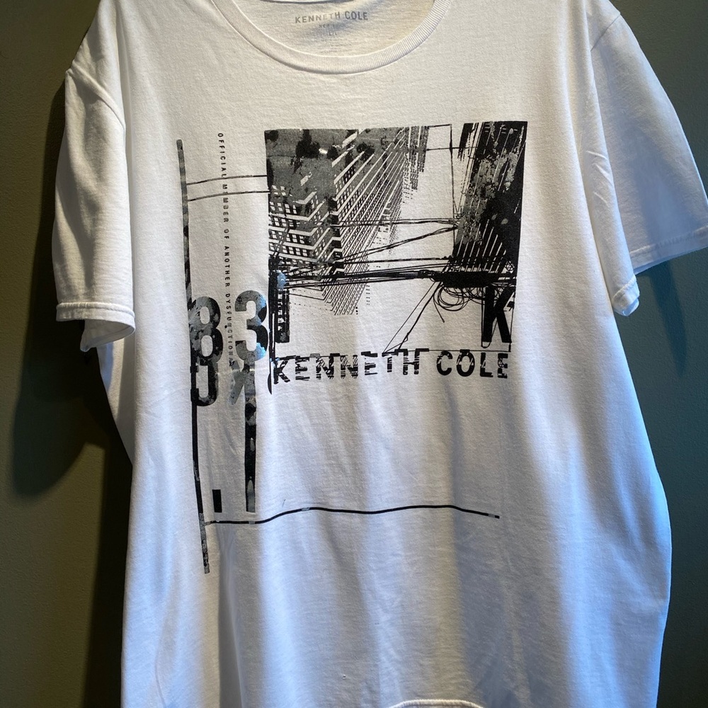 Men’s graphic tee shirt by Kenneth Cole.